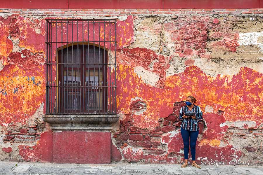 Crumbly colourful walls in Antigua Guatemala